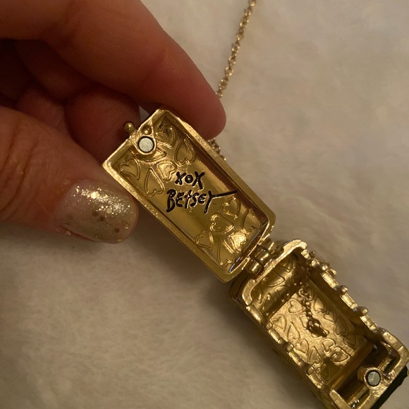 Betsty Johnson Yellow bus  Necklace with Red Heart Pendant - Picture 3 of 7